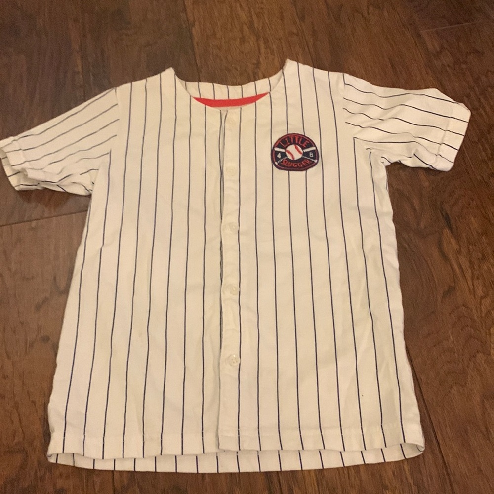 Boys Carter’s size 5 T shirt sleeve top